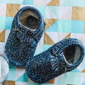 Freshly Picked Moccs Size 6 -Constellation